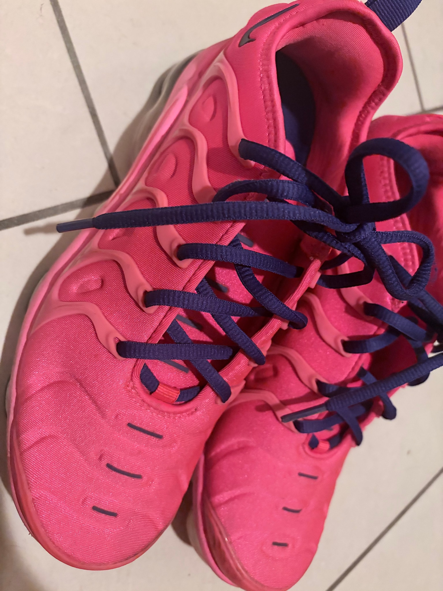 Nike Women's Air Vapormax Plus "Bright Crimson/Pink Blast"