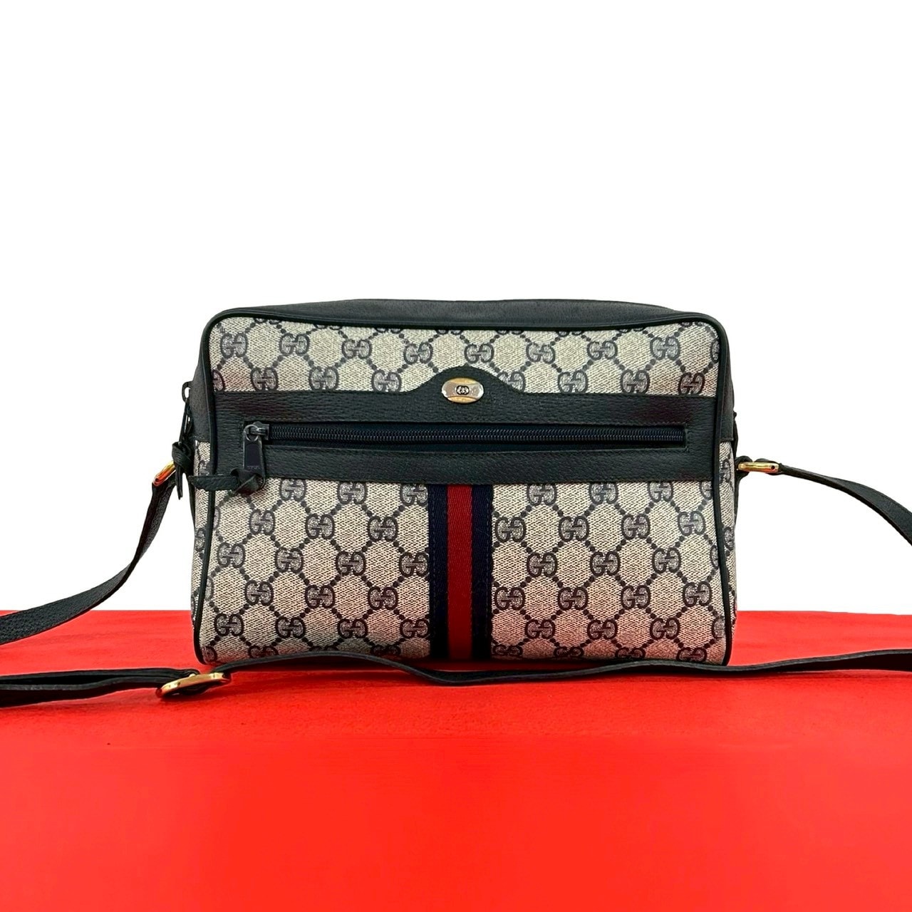 GUCCI グッチ シェリーライン GG ロゴ 金具 PVC レザー ショルダーバッグ ネイビー
 32397