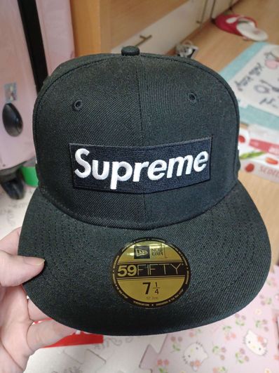 Supreme Money Box Logo New Era "Black"
