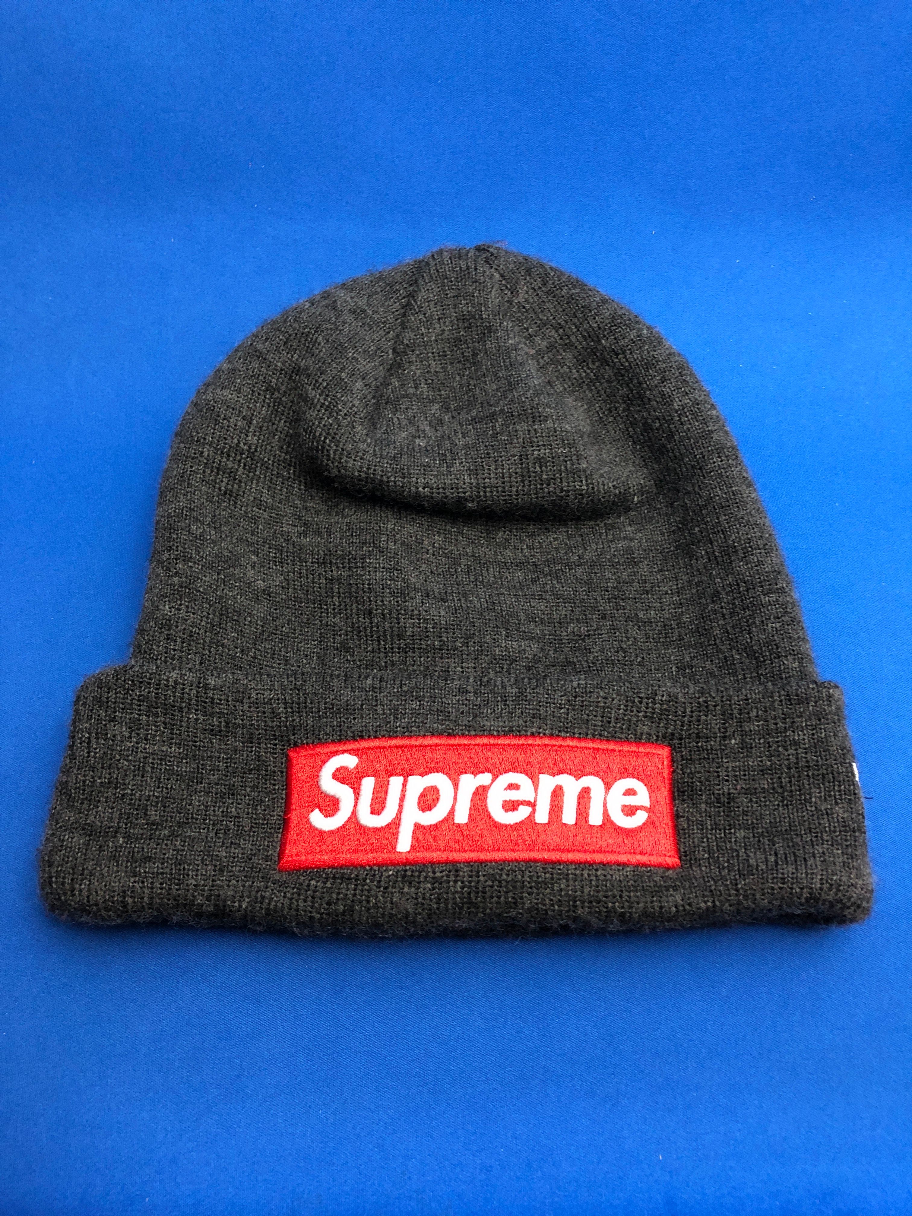 Supreme New Era® Box Logo Beanie "Charcoal" (21FW)