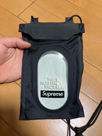 Supreme x The North Face Summit Series Outer Tape Seam Neck Pouch "Black"