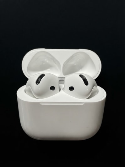 Apple AirPods 4 with Active Noise Cancellation