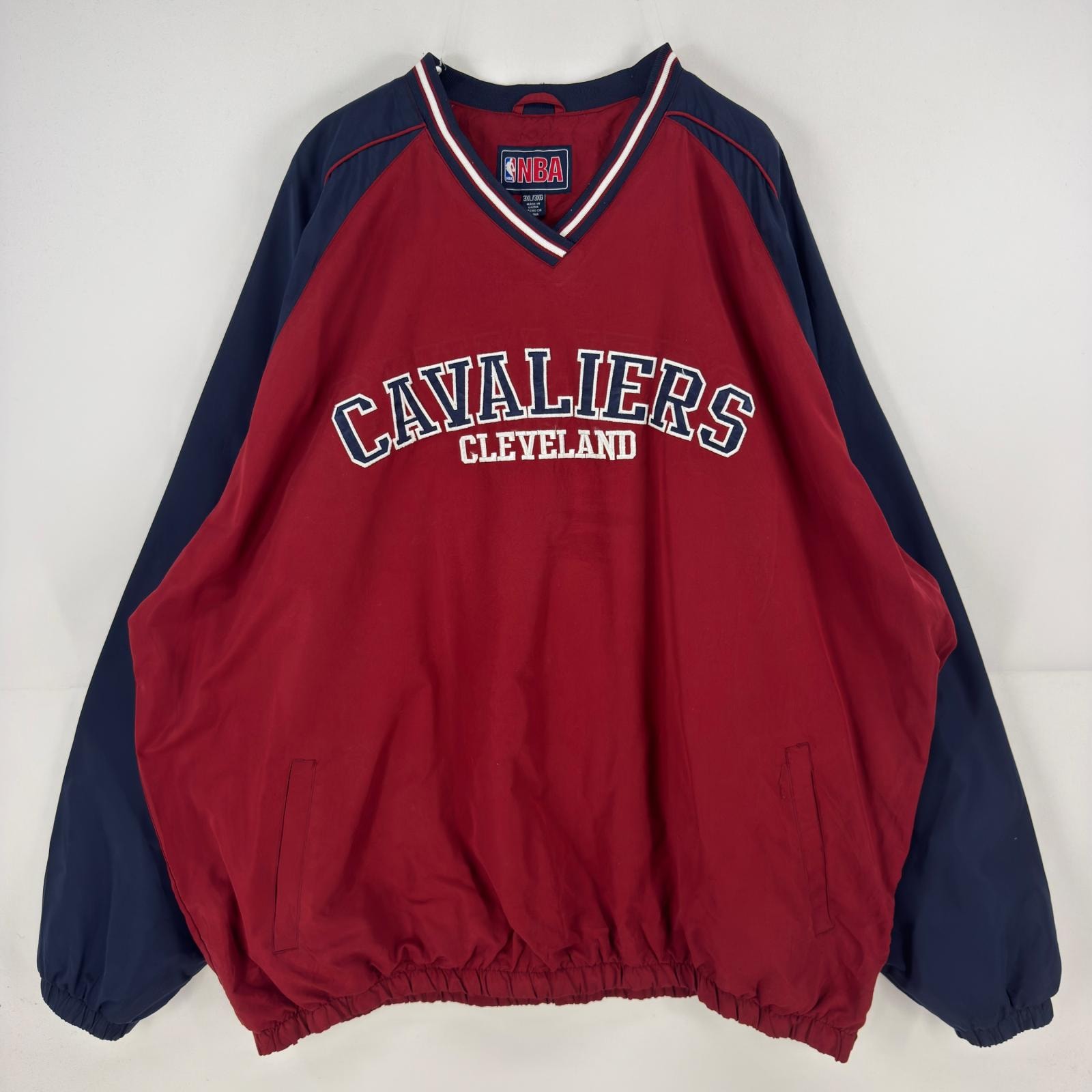 古着 NBA NBA トレーナー プルオーバー キャバリアーズ 大きいサイズ Vネック 刺繍 ジャケット ナイロン 3XL  レッド メンズ