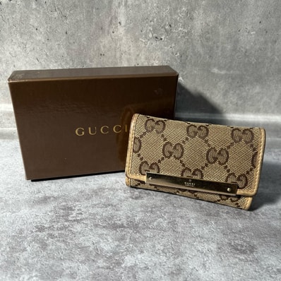 【GUCCI】グッチ GG柄キーケース GGモチーフ キャンバス レザー レディース ユニセックス イタリア製 ベージュ ブラウン 茶色 キーケース ロゴプレートデザイン 箱付き ギャランティカード付き 127048 インターロッキング