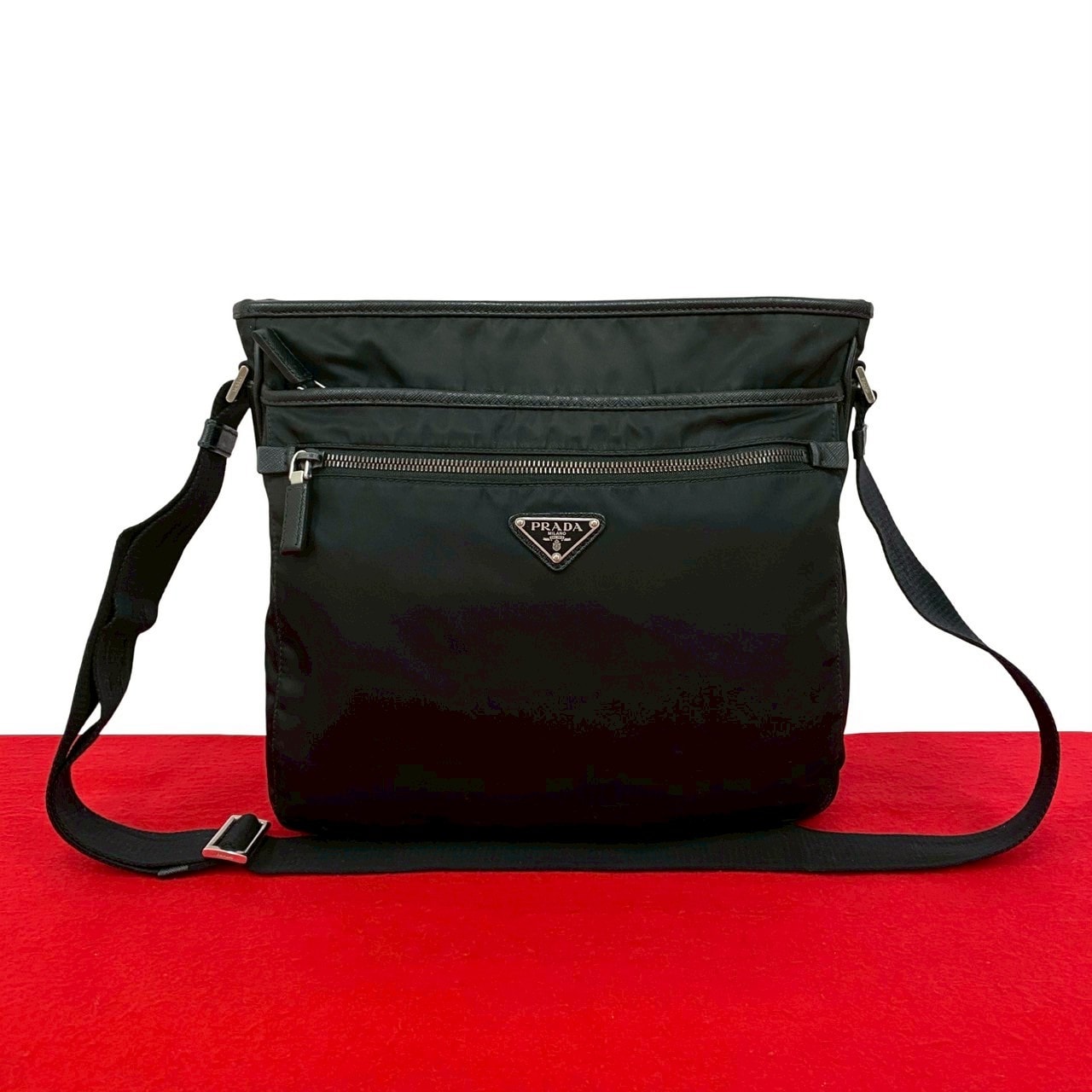 目立った傷や汚れなし】PRADA プラダ 三角ロゴ 金具 ナイロン レザー