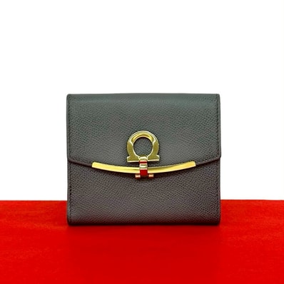 Salvatore Ferragamo サルヴァトーレフェラガモ ガンチーニ 金具 レザー 二つ折り財布 グレー
27466