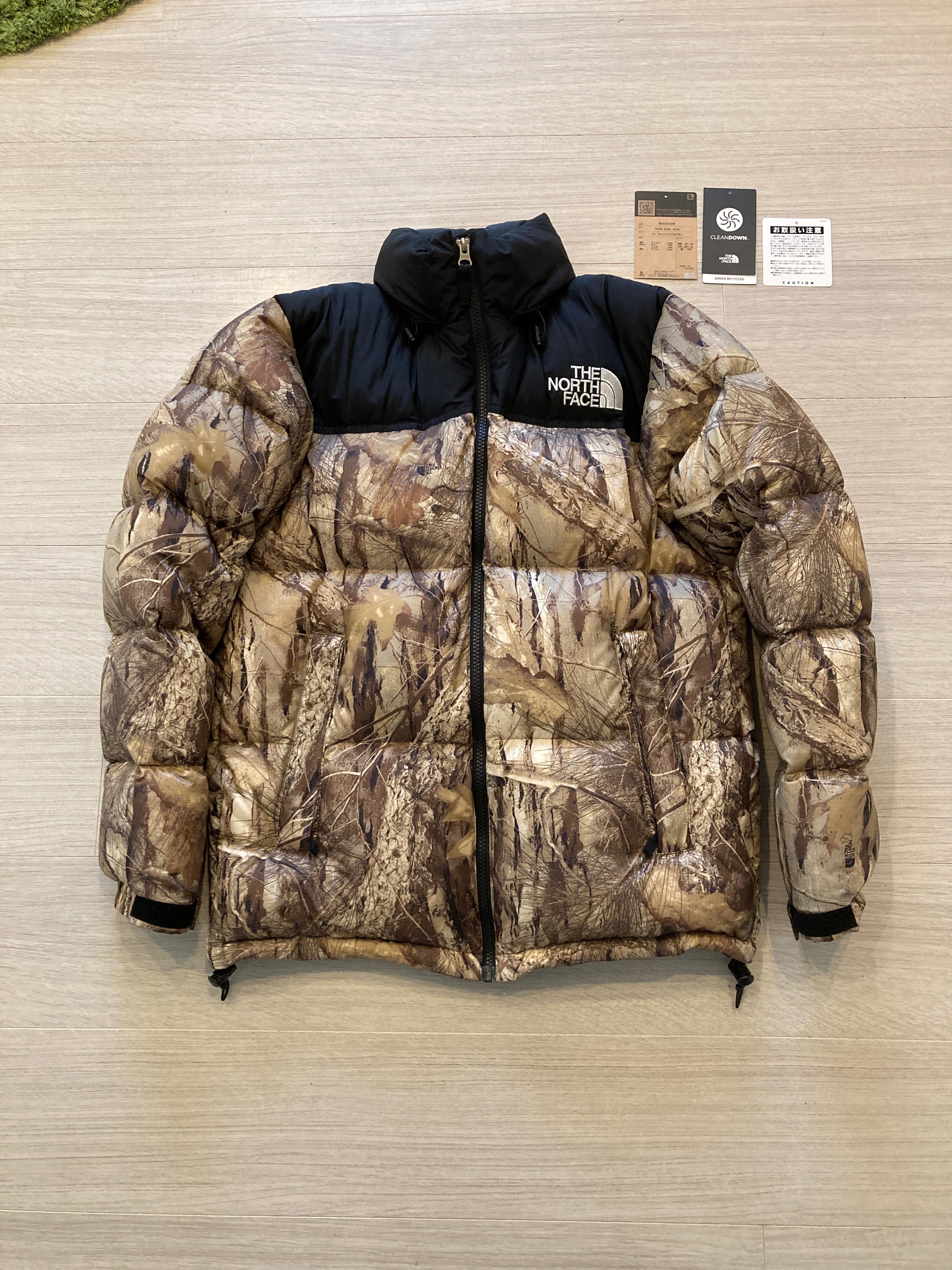 The North Face NOVELTY NUPTSE JACKET 日本版 "Leaves"