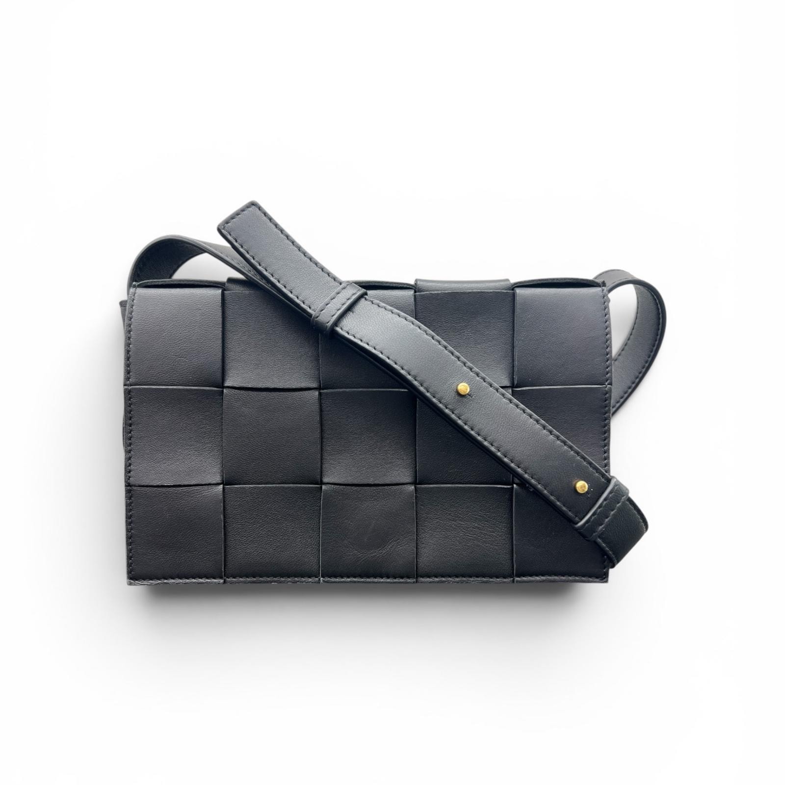 BOTTEGA VENETA 美品 ボッテガヴェネタ カセット マキシ イントレチャート ショルダーバッグ 578004 ICチップ確認済 レザー ブラック ポシェット クロスボディ ユニセックス ABランク 中古 鑑定済