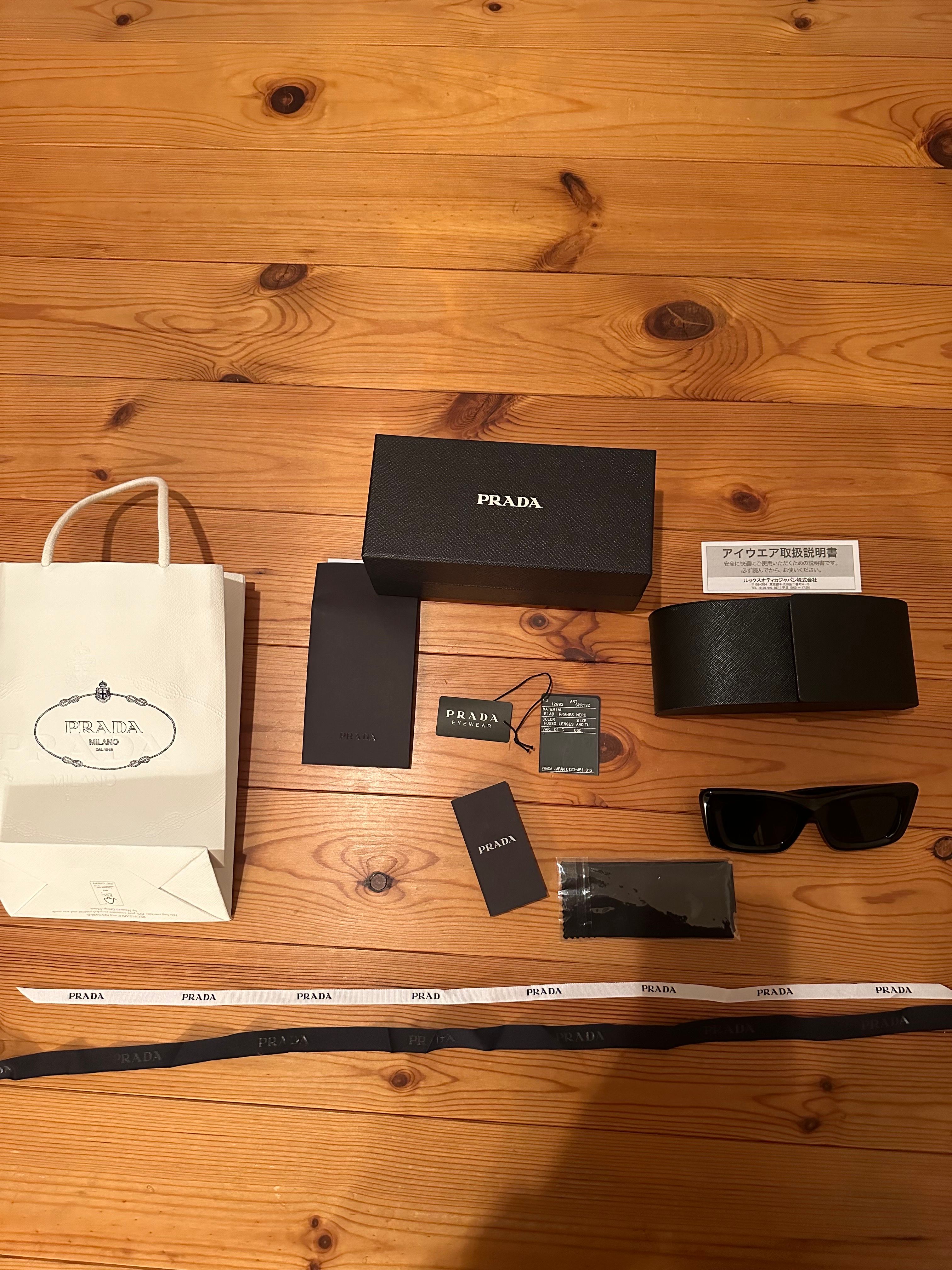 PRADA トライアングルロゴ サングラス