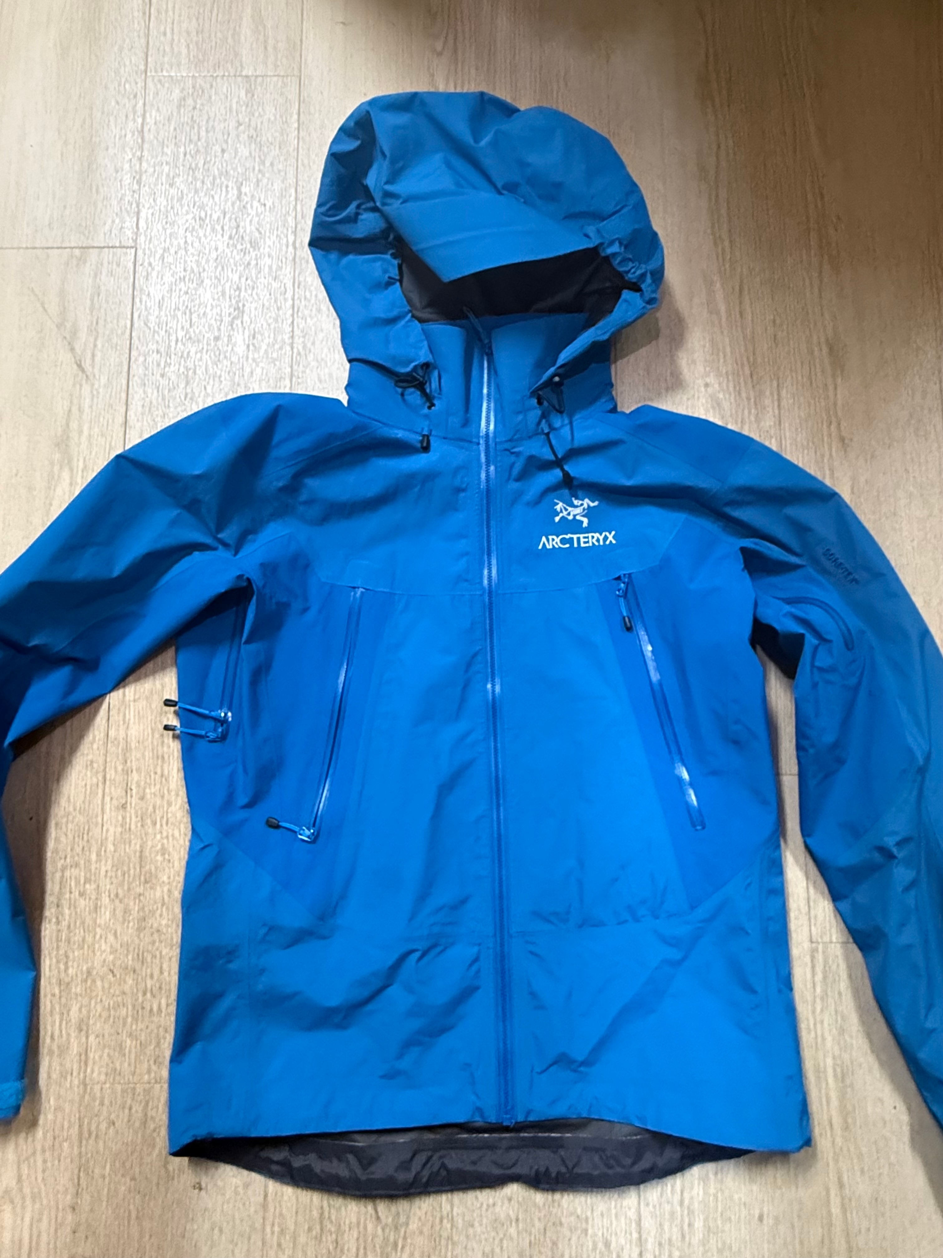 アークテリクス ベータLTハイブリッド ブルー