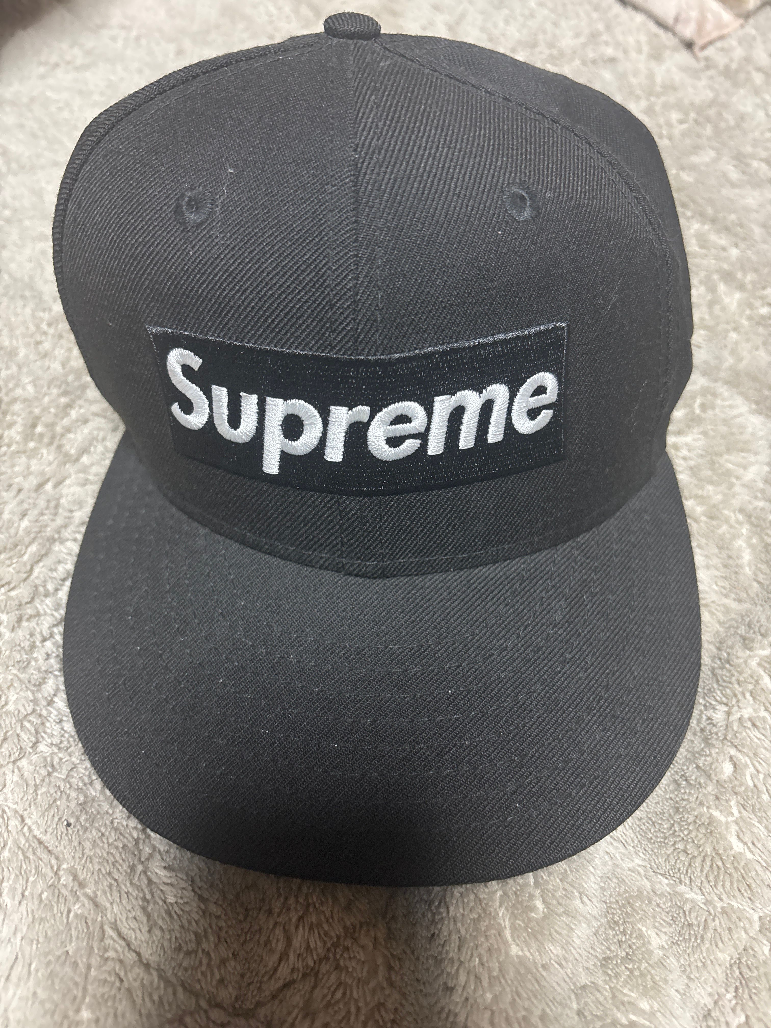 Supreme World Famous Box Logo New Era® "Black"