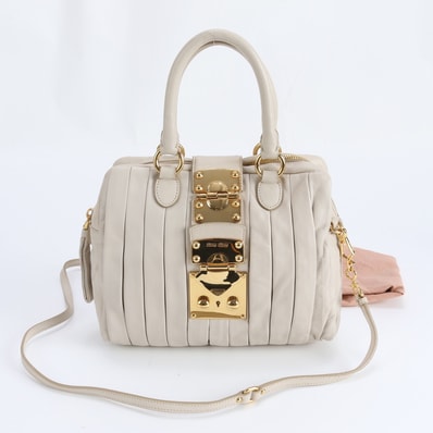 ■美品 ミュウミュウ ゴールド 金具ショルダーバッグ レザー