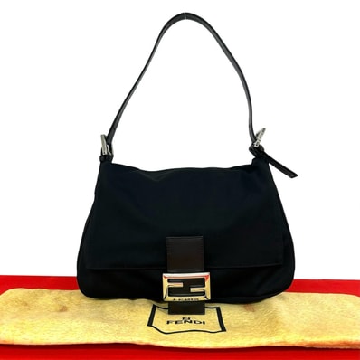 FENDI フェンディ マンマバケット FF ロゴ 金具 ジャージー レザー ショルダーバッグ ブラック
56385