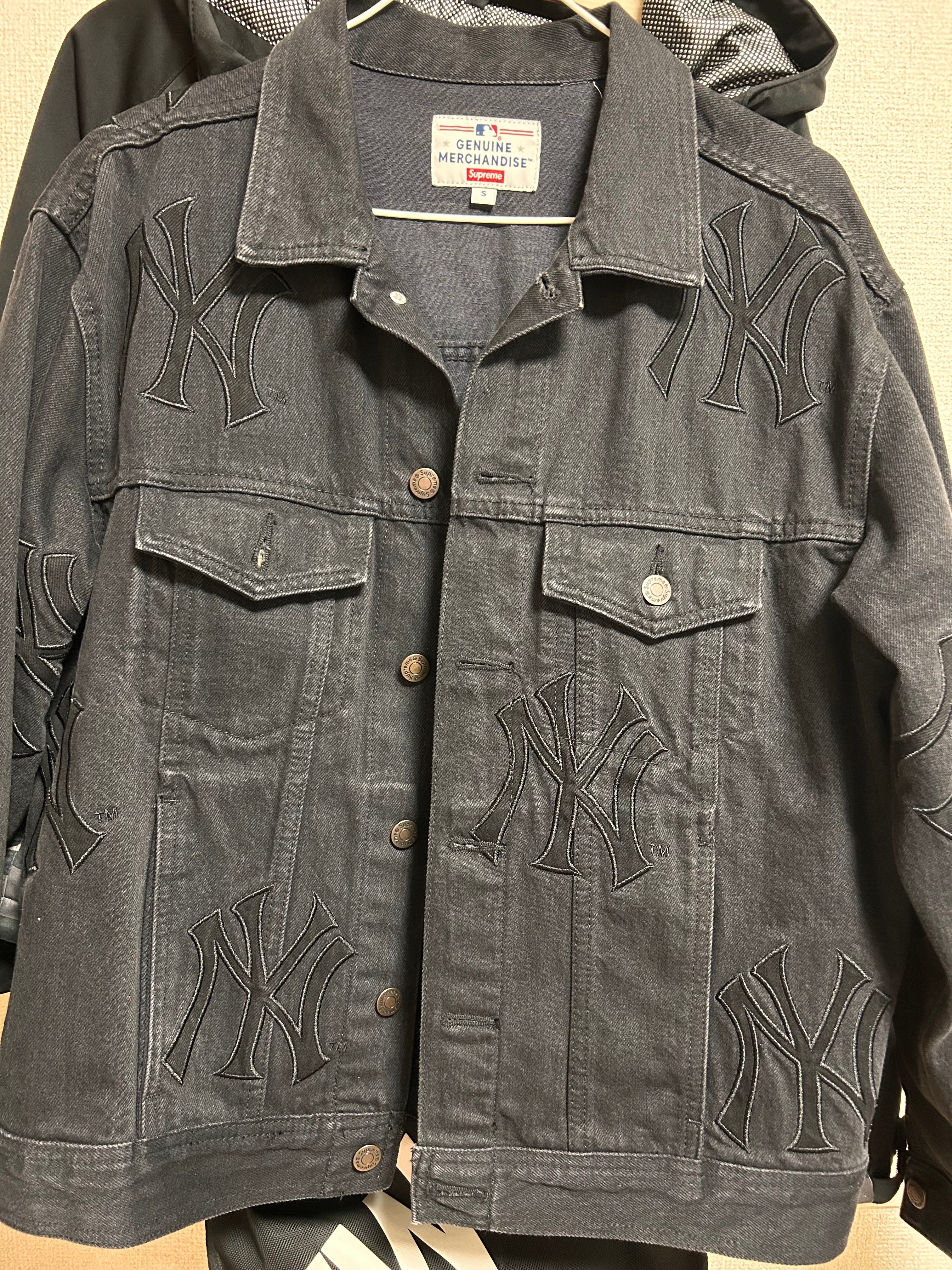 Supreme New York YankeesTM Denim Trucker Jacket "Black"