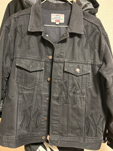 Supreme New York YankeesTM Denim Trucker Jacket "Black"