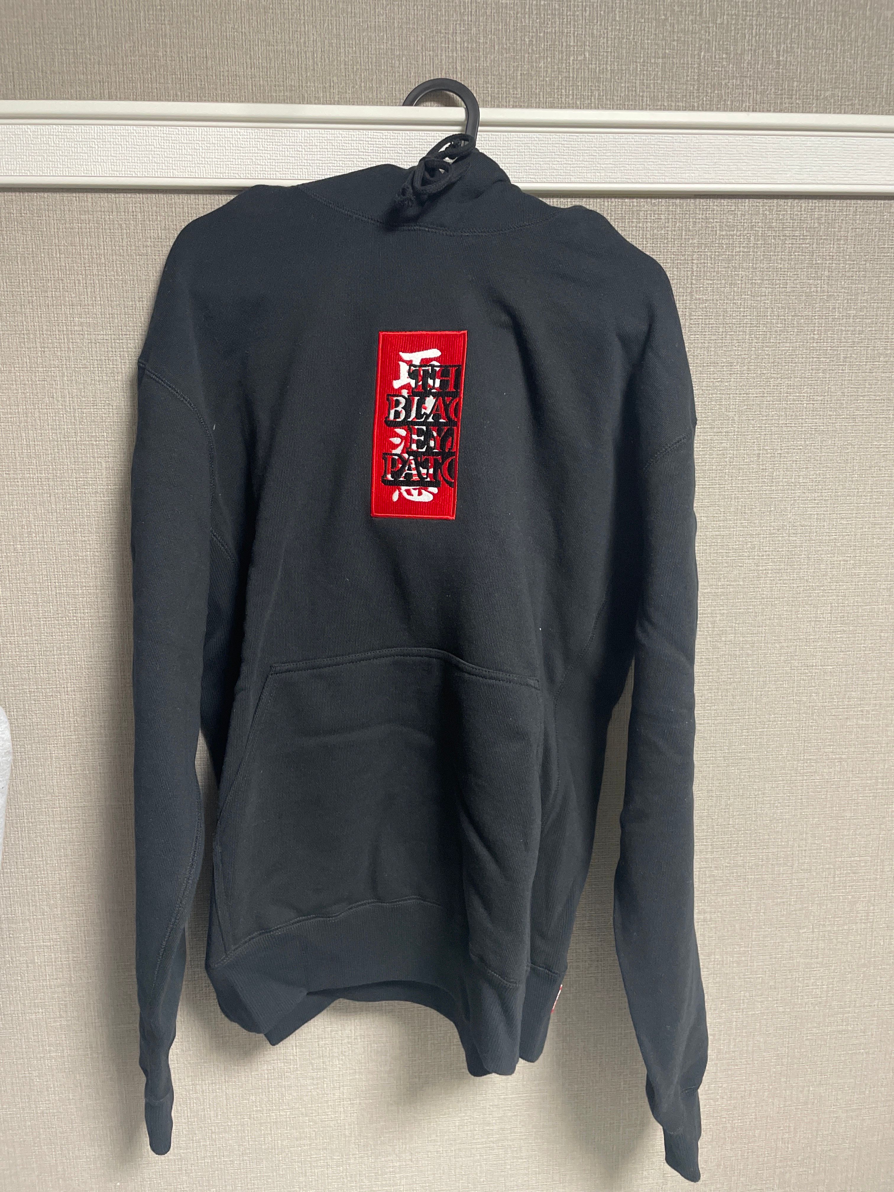 BlackEyePatch HANDLE WITH CARE LABEL HOODIE "Black"