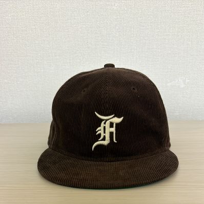 NEW ERA x FEAR OF GOD ESSENTIALS 59Fifty Corduroy F Logo Walnut Kelly Green Undervisor "Walnut"