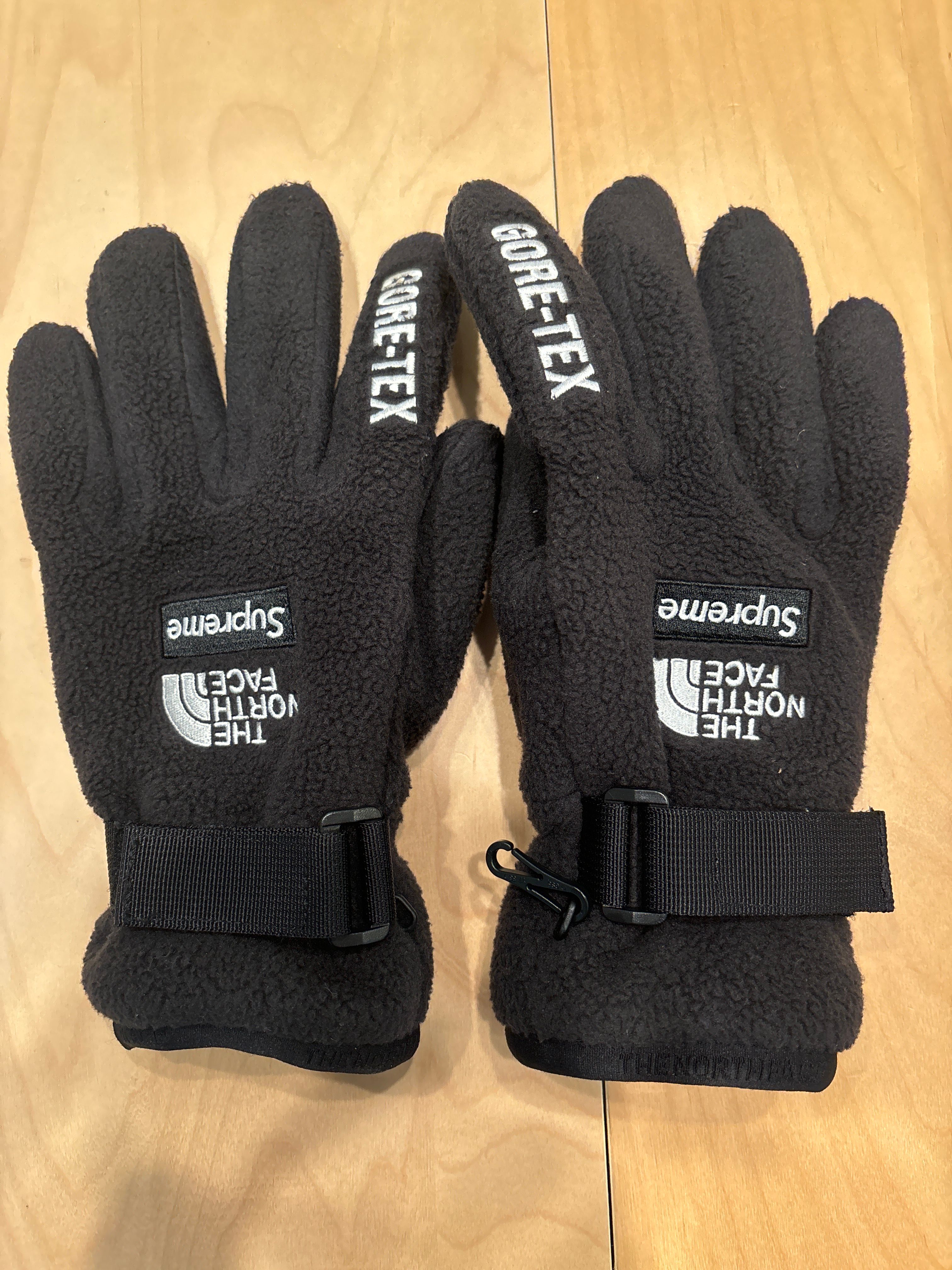 Supreme x The North Face RTG Fleece Gloves 