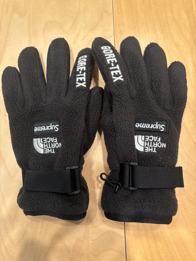 Supreme x The North Face RTG Fleece Gloves "Black"