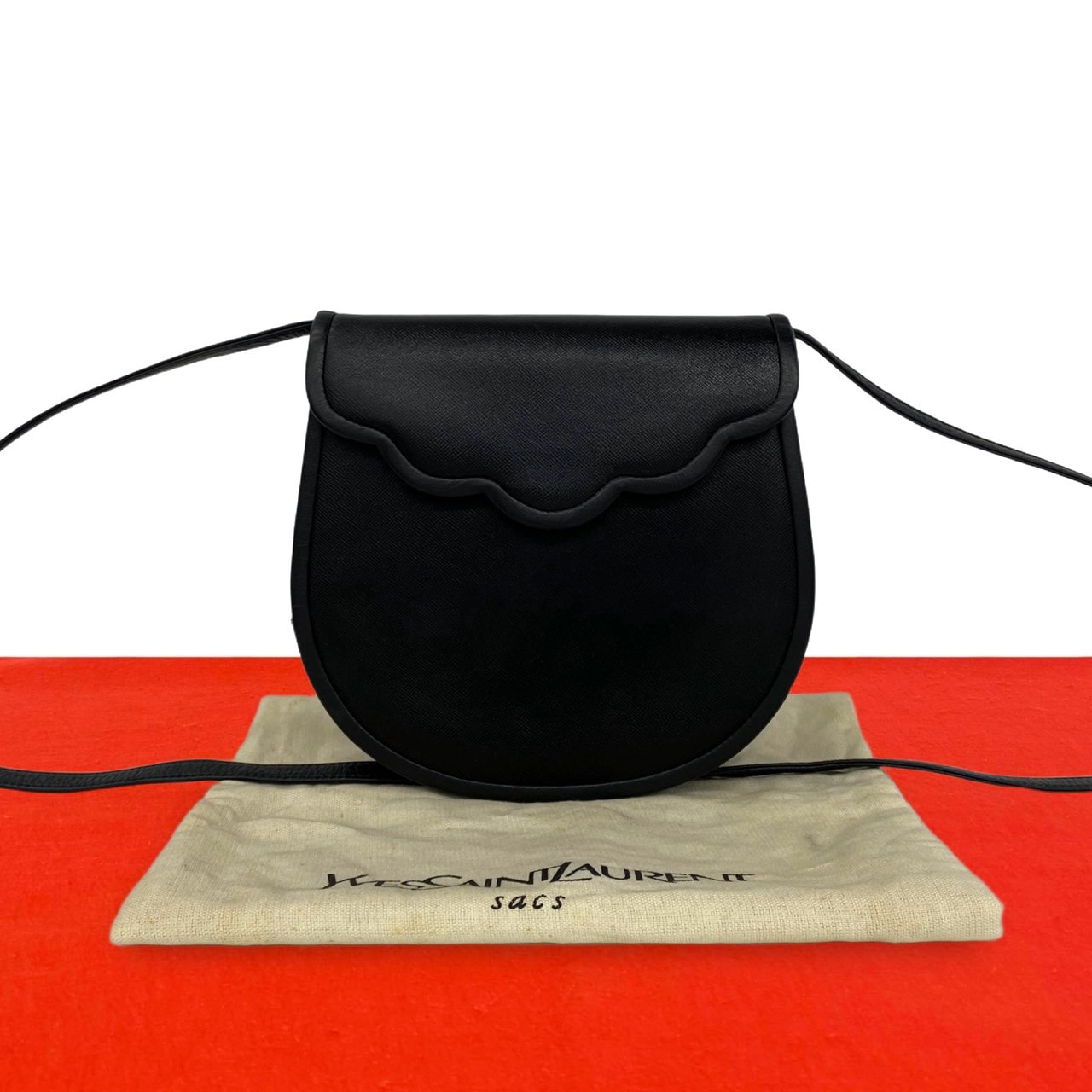 YVES SAINT LAURENT イヴ・サンローラン スカラップ レザー ショルダーバッグ ブラック
 16080