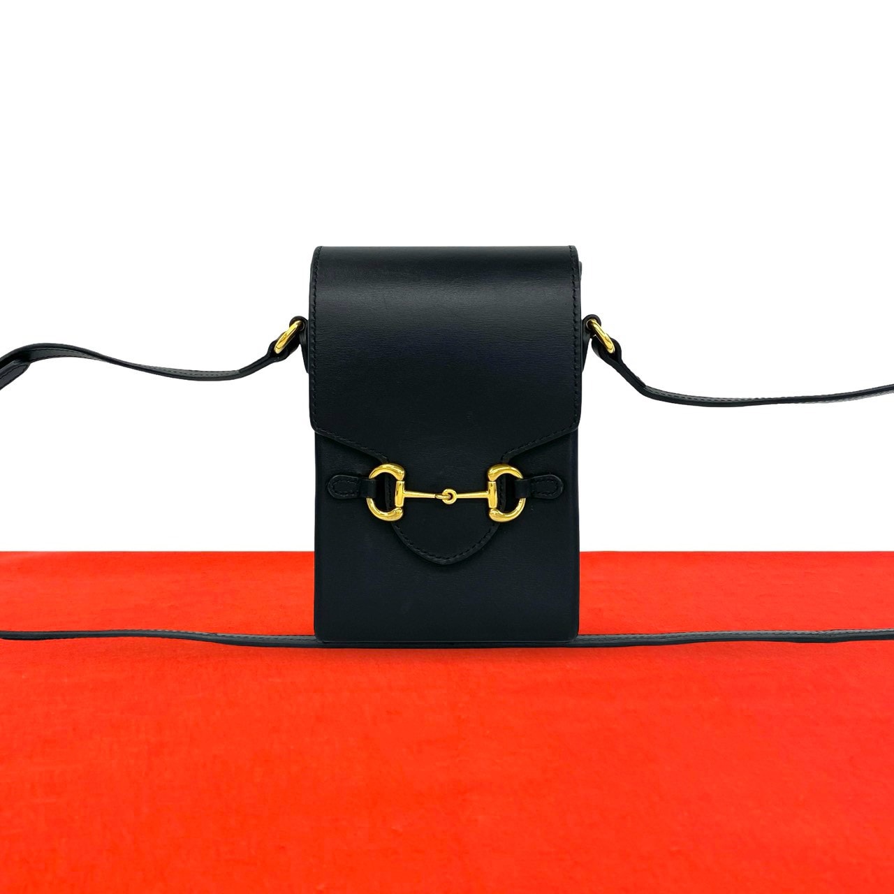 GUCCI グッチ ホースビット 金具 レザー ショルダーバッグ ブラック
46572