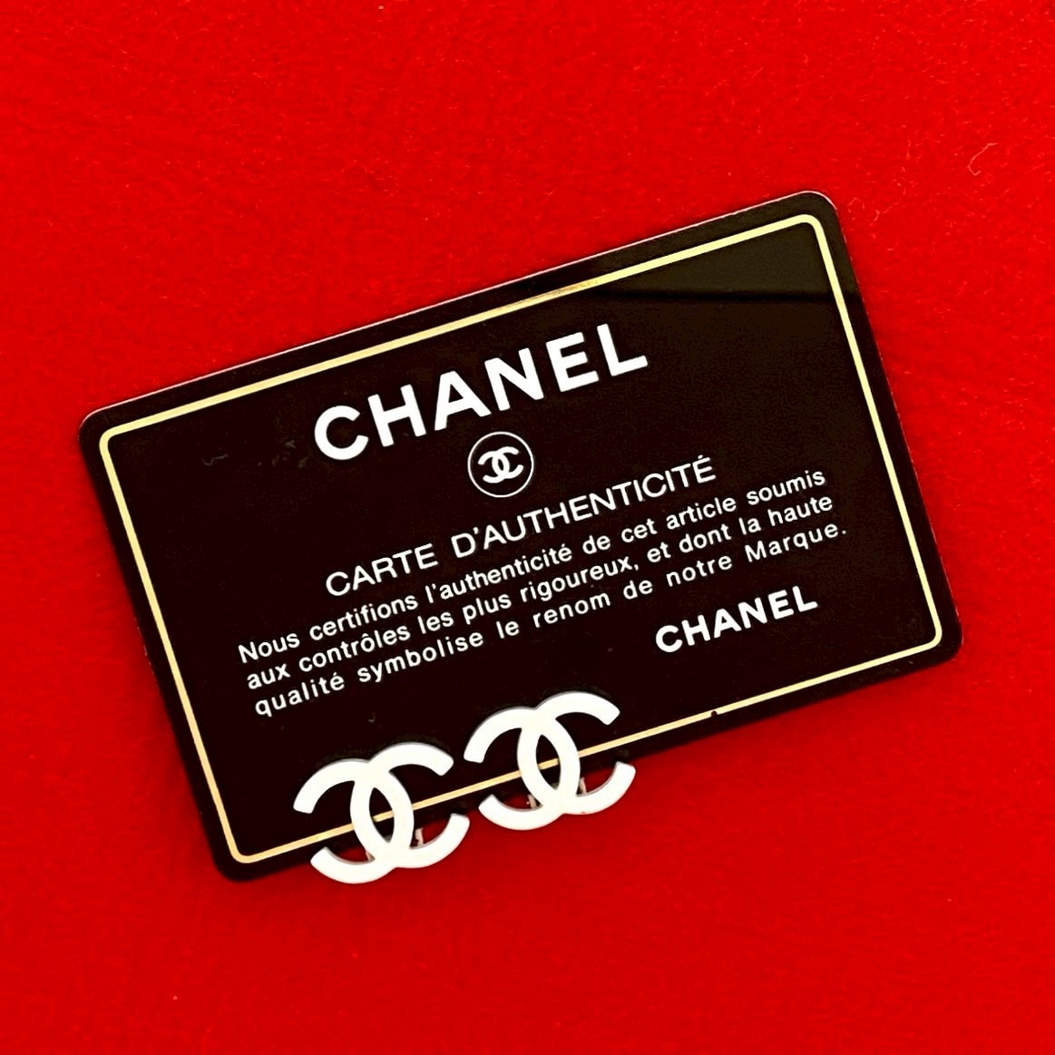 CHANEL シャネル ココマーク プラスチック シルバーメッキ イヤリング ホワイト
 05489