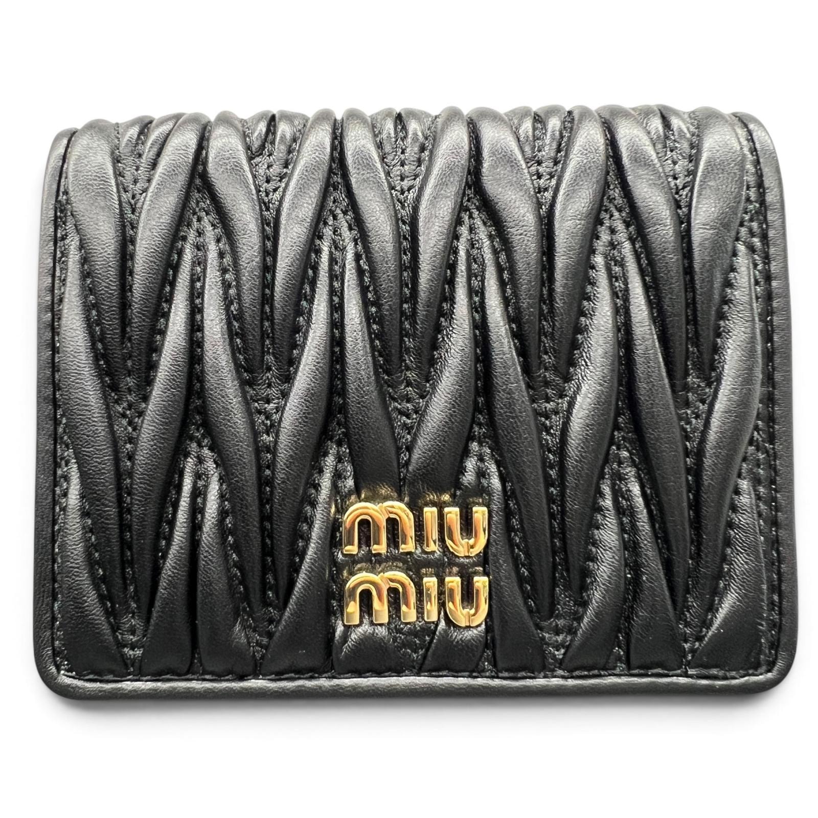 MIUMIU 展示品級美品 ミュウミュウ MATELASSE マテラッセ 二つ折り財布 5MV024 ICチップ確認済 レザー ブラック ロゴ コンパクトウォレット ミニ財布 miumiu SAランク 中古 鑑定済 ミュウミュウ財布