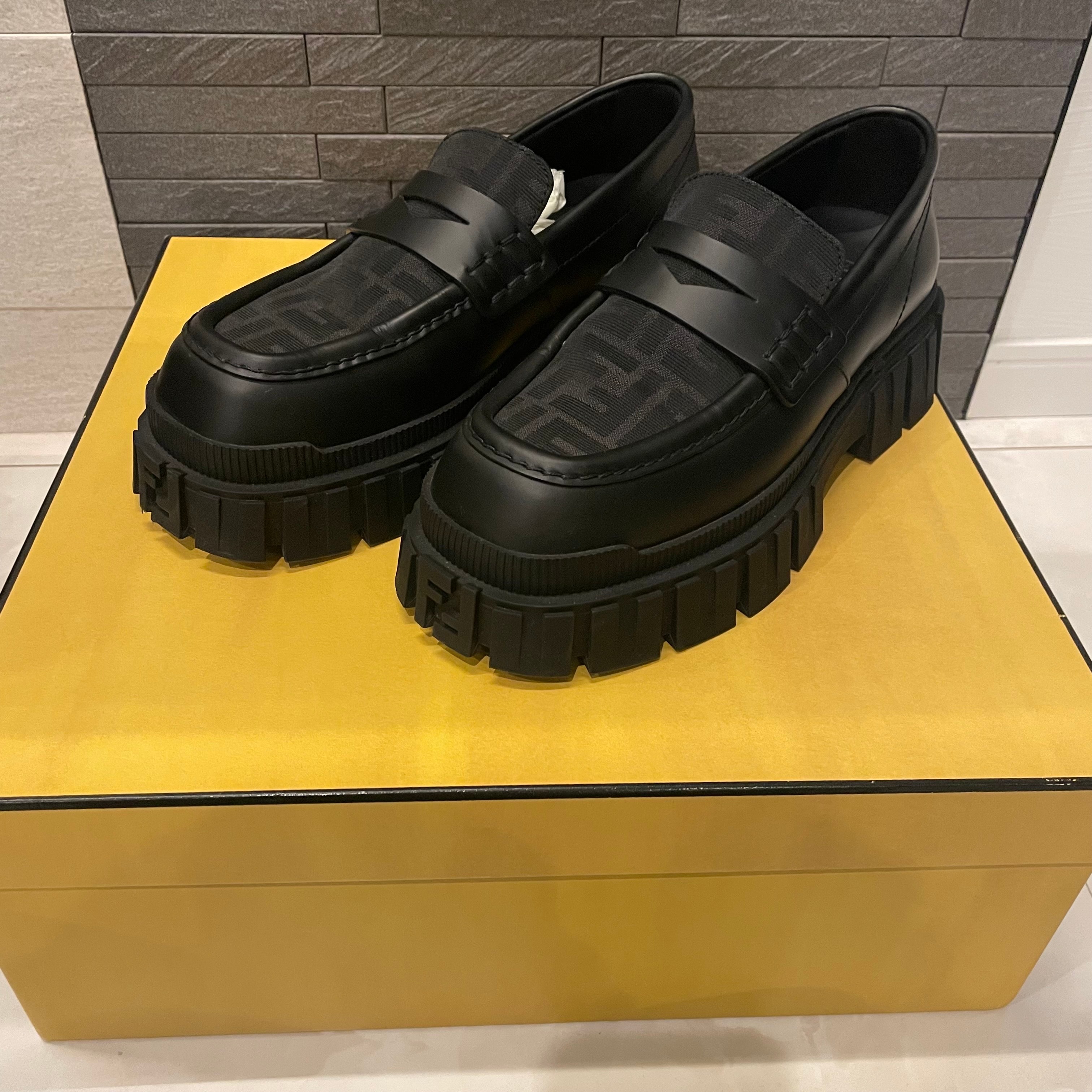 FENDI ローファー