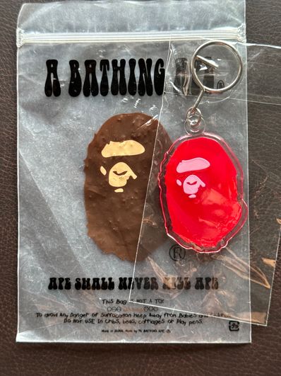 アベイシングエイプBAPE HEADアクリルキーホルダー赤