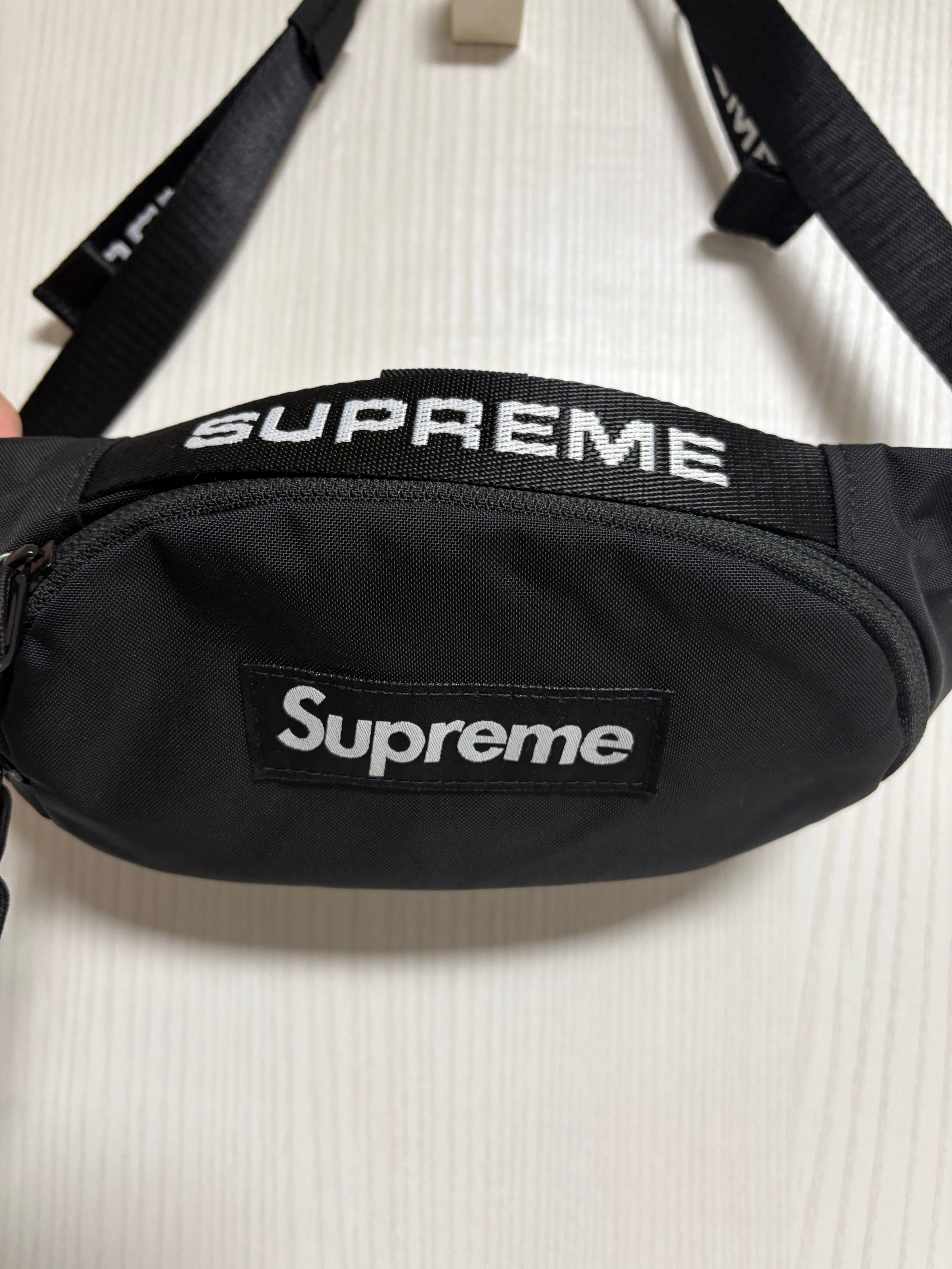 Supreme FW22 Small Waist Bag 