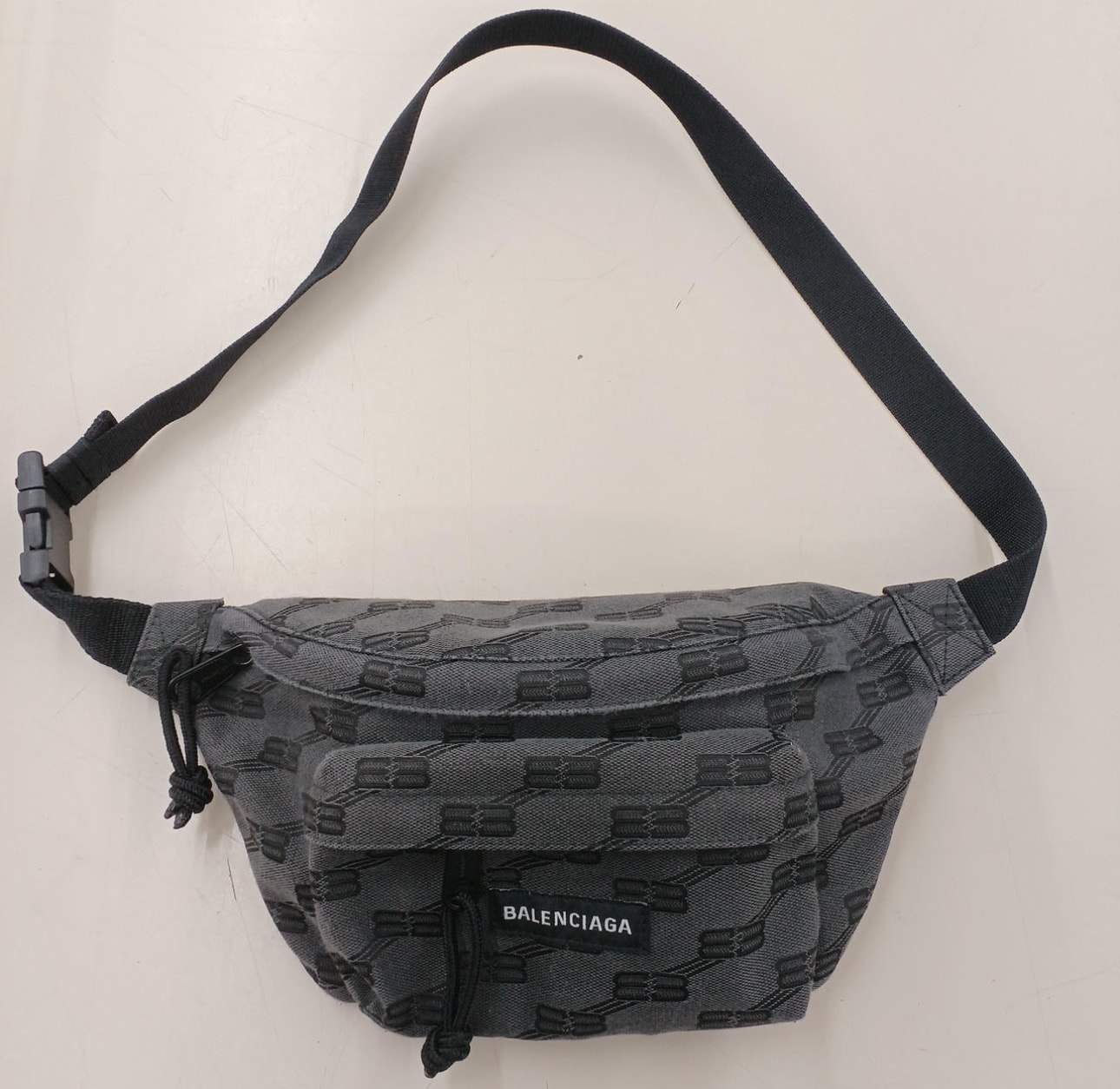 【美品】バレンシアガ SIGNATURE ベルトバッグ ウエストバッグ グレー 美品】バレンシアガ SIGNATURE ベルトバッグ ウエストバッグ グレー