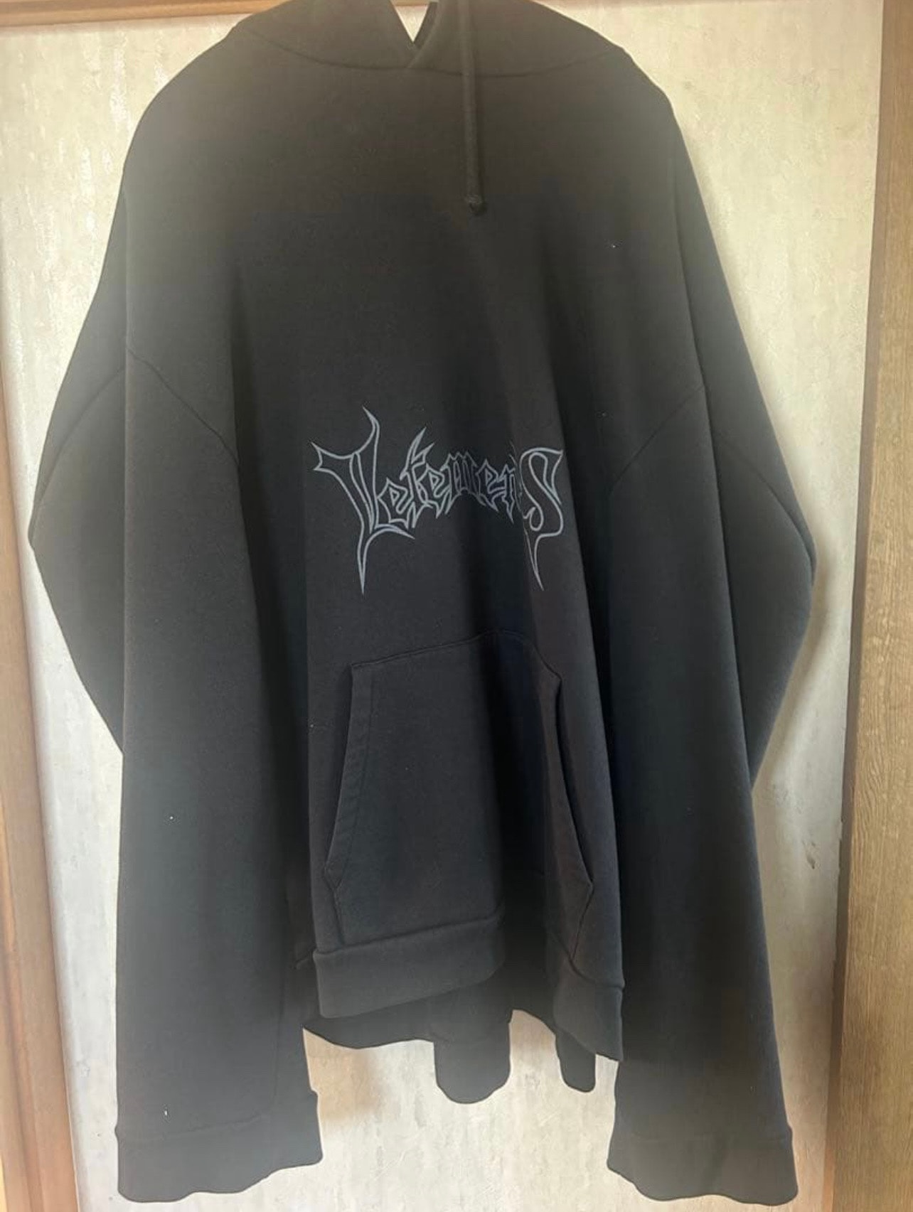 VETEMENTS Black Metal Logo Hoodie 16AW
