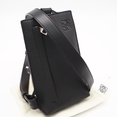 美品 LOEWE ロエベ ソフトグレインカーフ バーティカル T ポケット C660P02X01 ボディバッグ ブラック グレインカーフレザー レディース