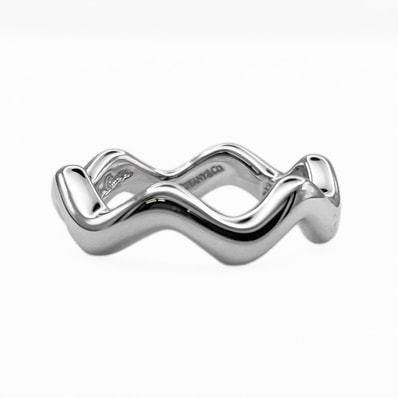 TIFFANY&Co. ティファニー ジグザグ ウェーブ リング・指輪
SV925 8号 シルバー 新品仕上済 ユニセックス
【中古】