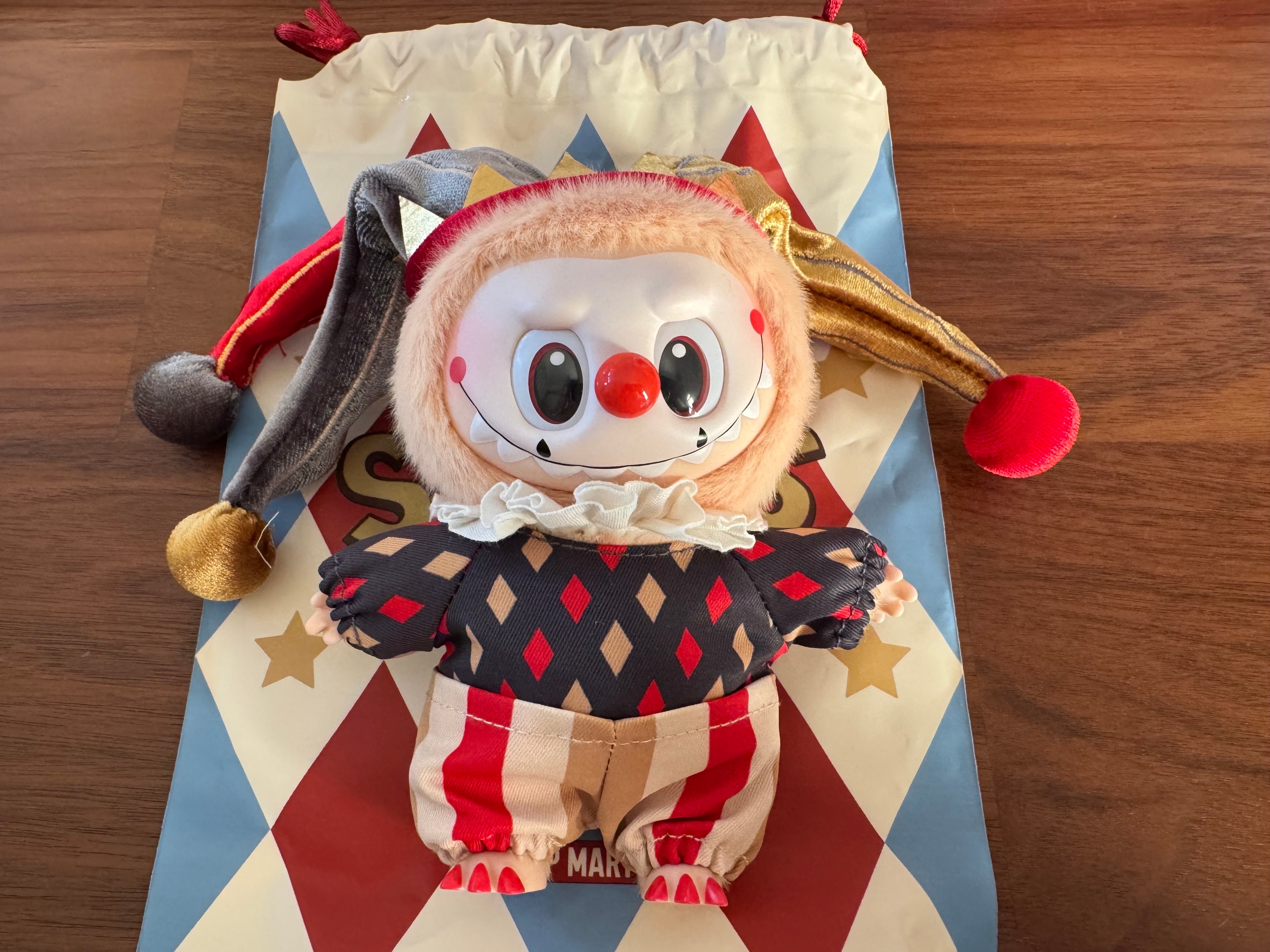 ポップマート ワイ ソー シリアス シリーズ ビニール ぬいぐるみ