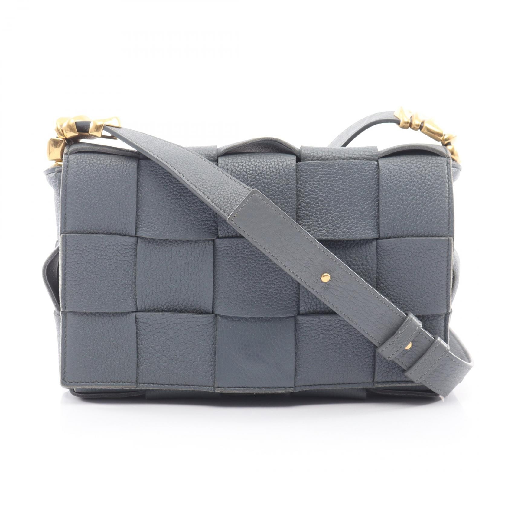 ボッテガヴェネタ BOTTEGA VENETA カセット イントレチャート ショルダーバッグ バッグ レザー レディース グレー系 【中古】