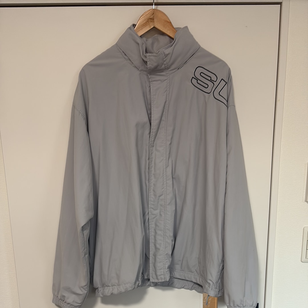 シュプリーム スペルアウト エンブロイダード トラックジャケット "グレー"