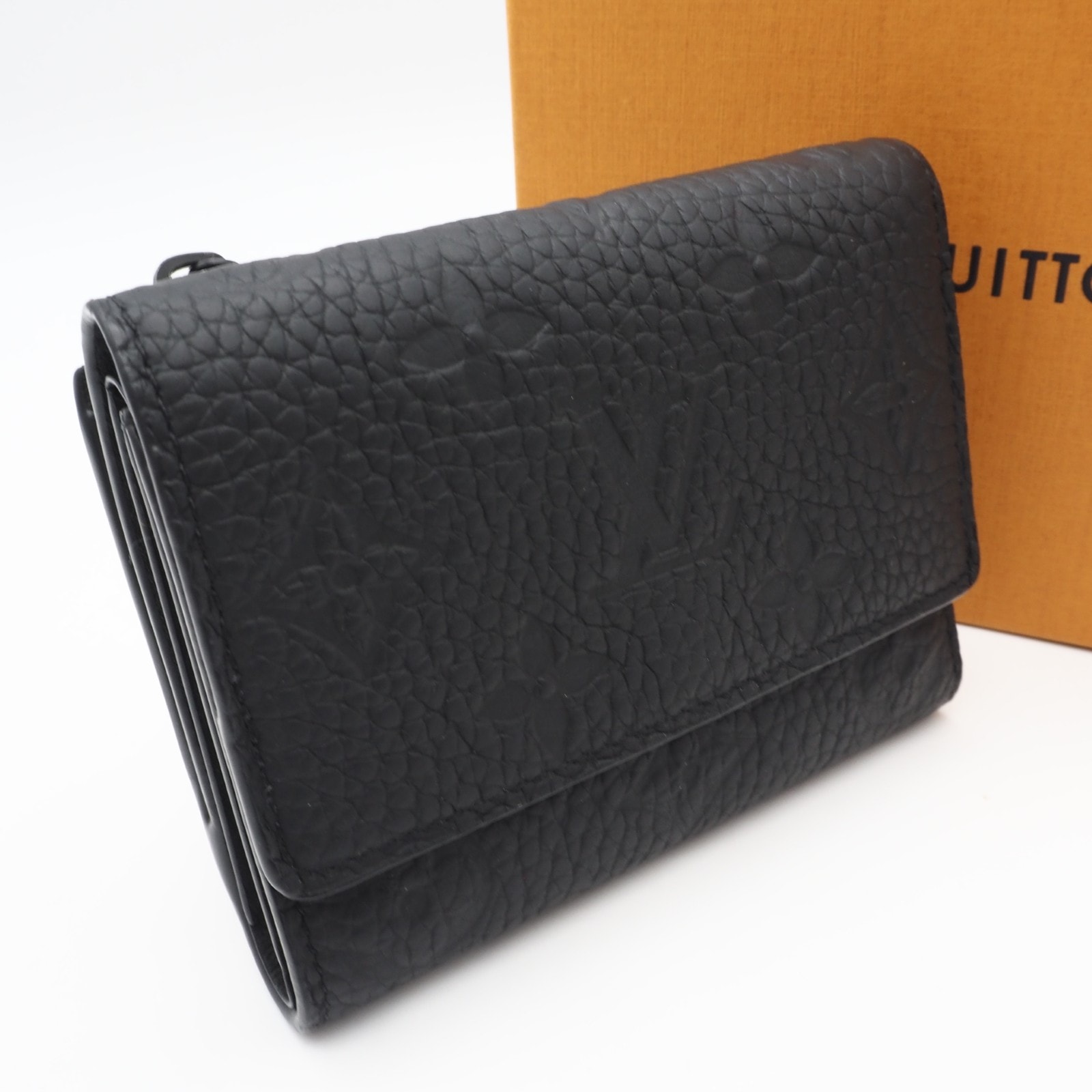 美品 LOUIS VUITTON ルイ・ヴィトン トリヨン ポルトフォイユ パイロット ノワール M82556 三つ折り財布 ブラック トリヨンレザー メンズ