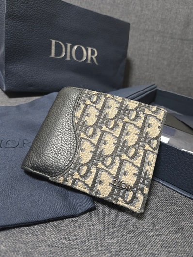 Dior Saddle Bi-Fold Card Holder Grained Calfskin Marquetry with Dior Oblique Jacquard "Beige/Black"