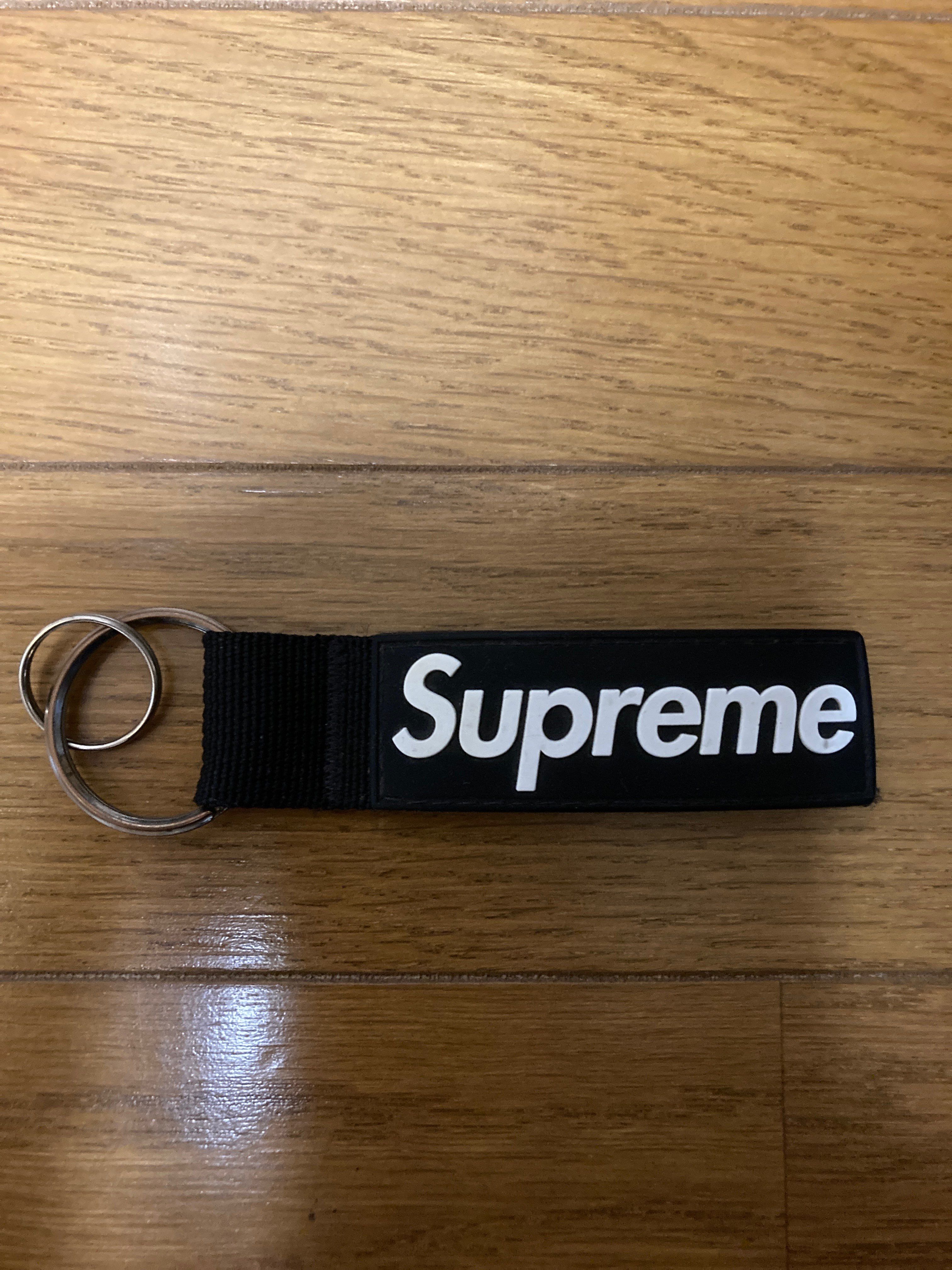 Supreme Webbing Keychain "Black" (20FW)