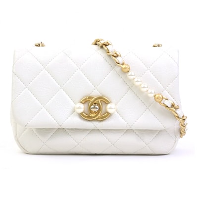 シャネル CHANEL ショルダーバッグ レザー/フェイクパール オフホワイト ゴールド レディース【中古】 e62402a