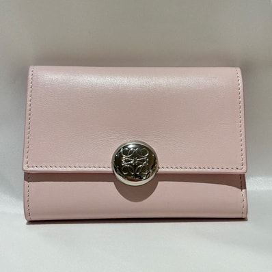 【再値下げ】LOEWE ロエベ ペブル バーティカル ウォレット スモール 三つ折り財布 CANBS33X01 レザー ブロッサム ピンク シルバー金具 レディース【中古】