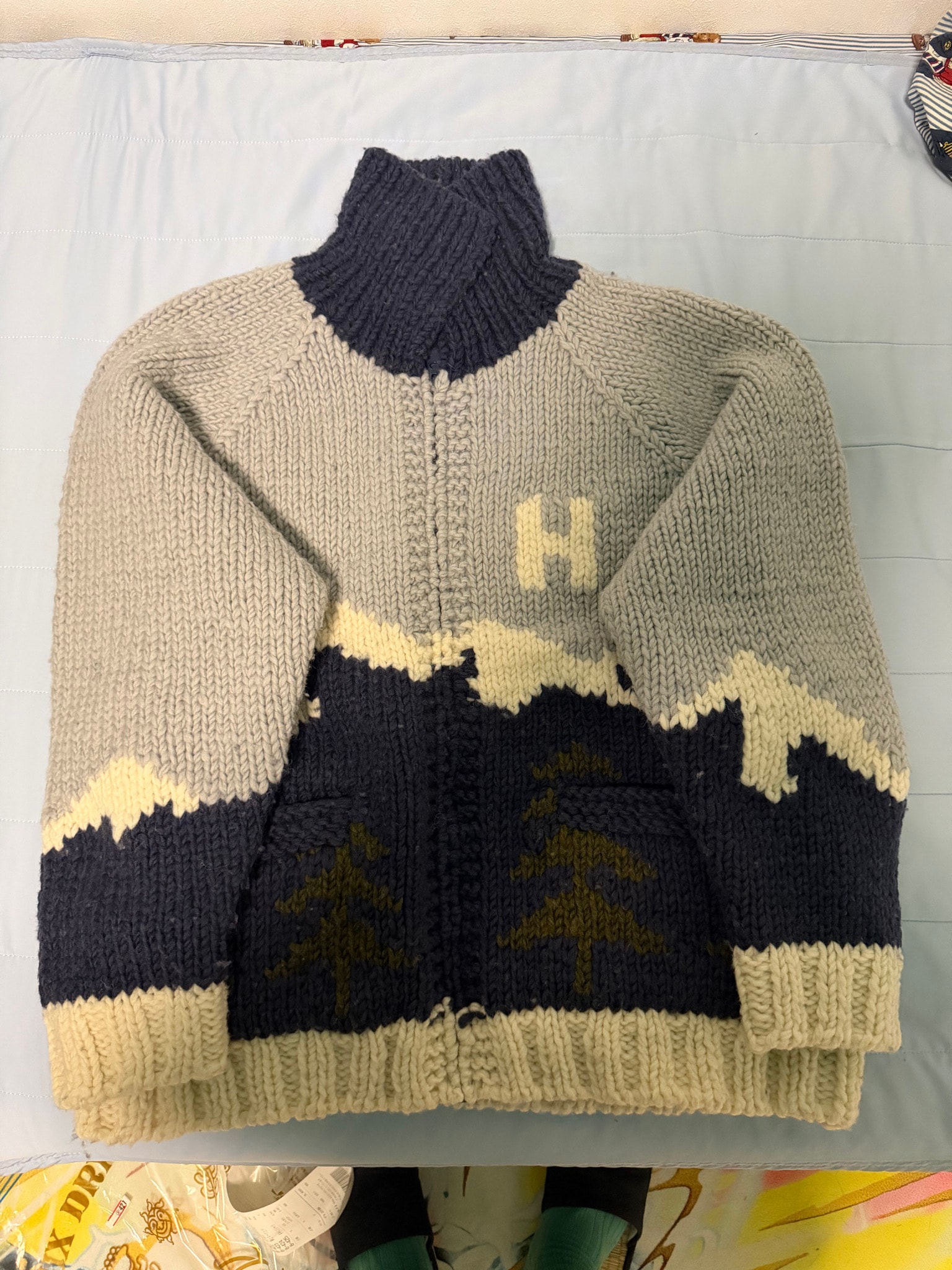 HUMAN MADE Polar Bear Cowichan "Navy"