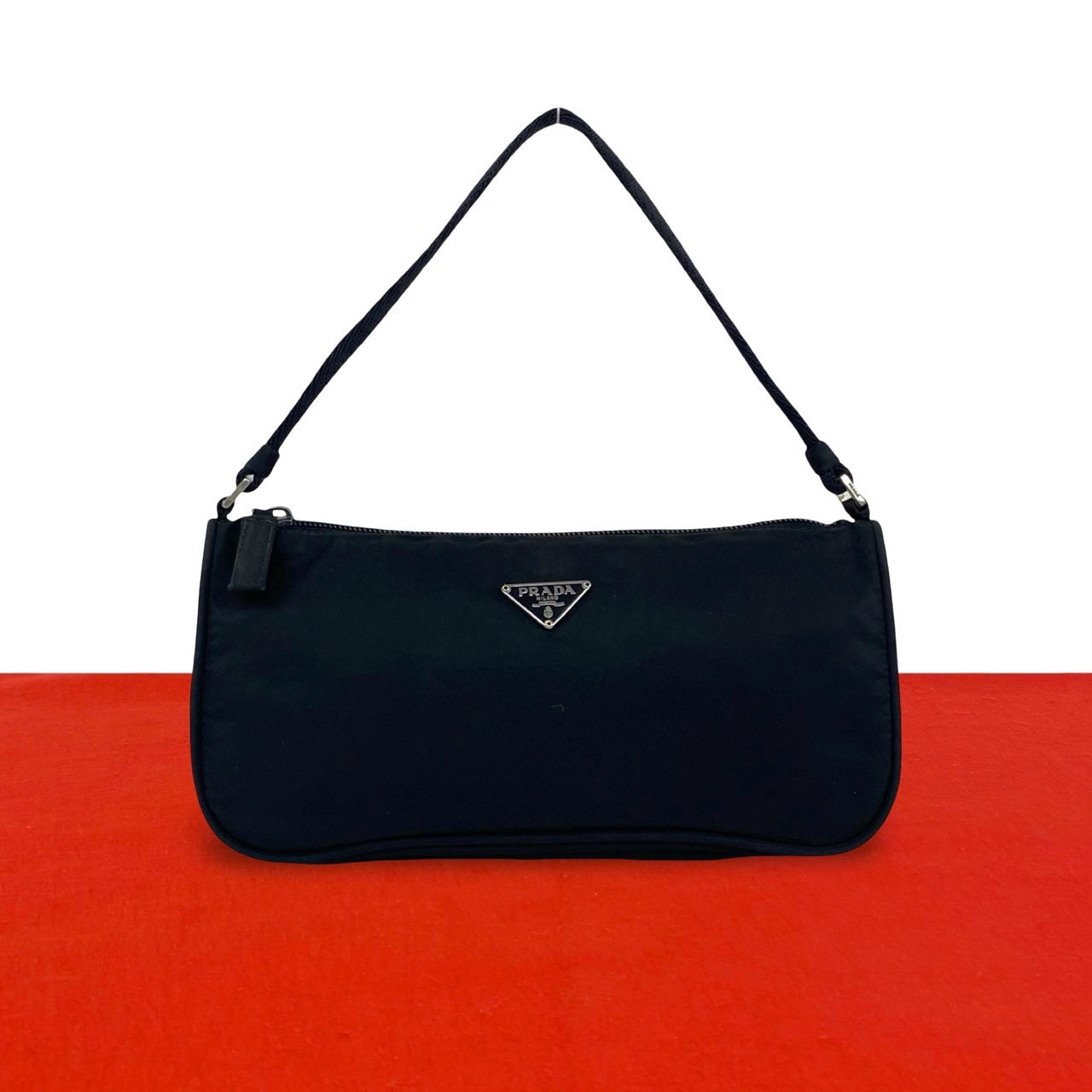 PRADA プラダ 三角ロゴ 金具 ナイロン ハンドバッグ ブラック
90054