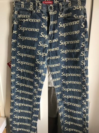 Supreme Frayed Logos Regular Jean "Blue"