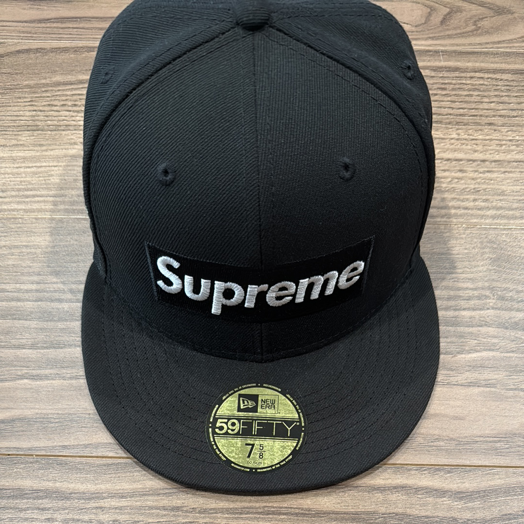 Supreme Money Box Logo New Era "Black"
