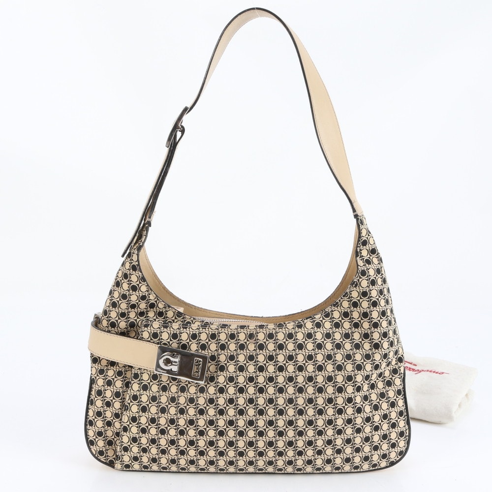 ■極美品 サルヴァトーレフェラガモ ガンチーニワンショルダー