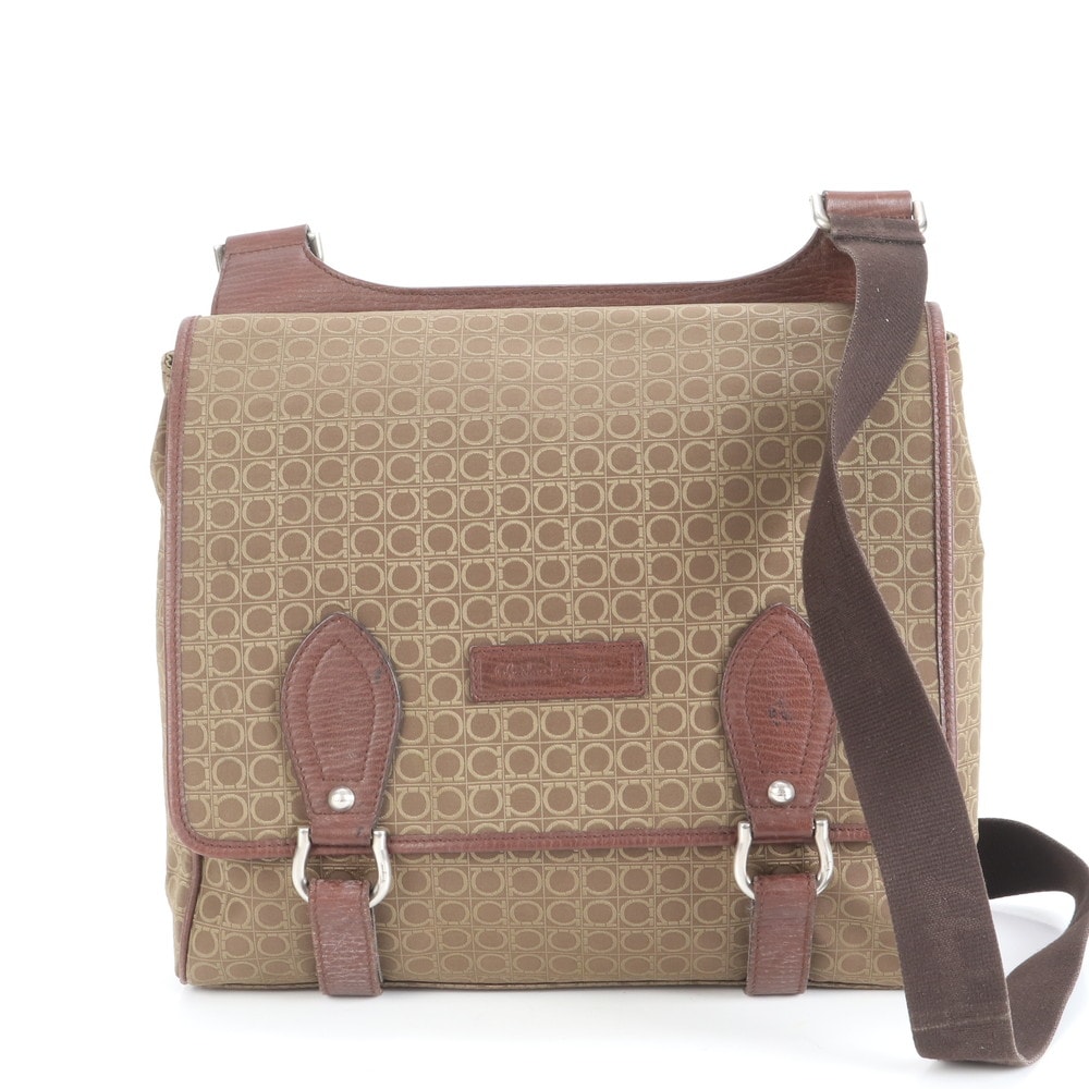 ■美品 サルヴァトーレフェラガモ ガンチーニショルダーバッグ