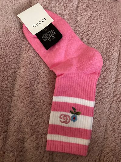 GUCCI 刺繍ロゴソックス ピンク
