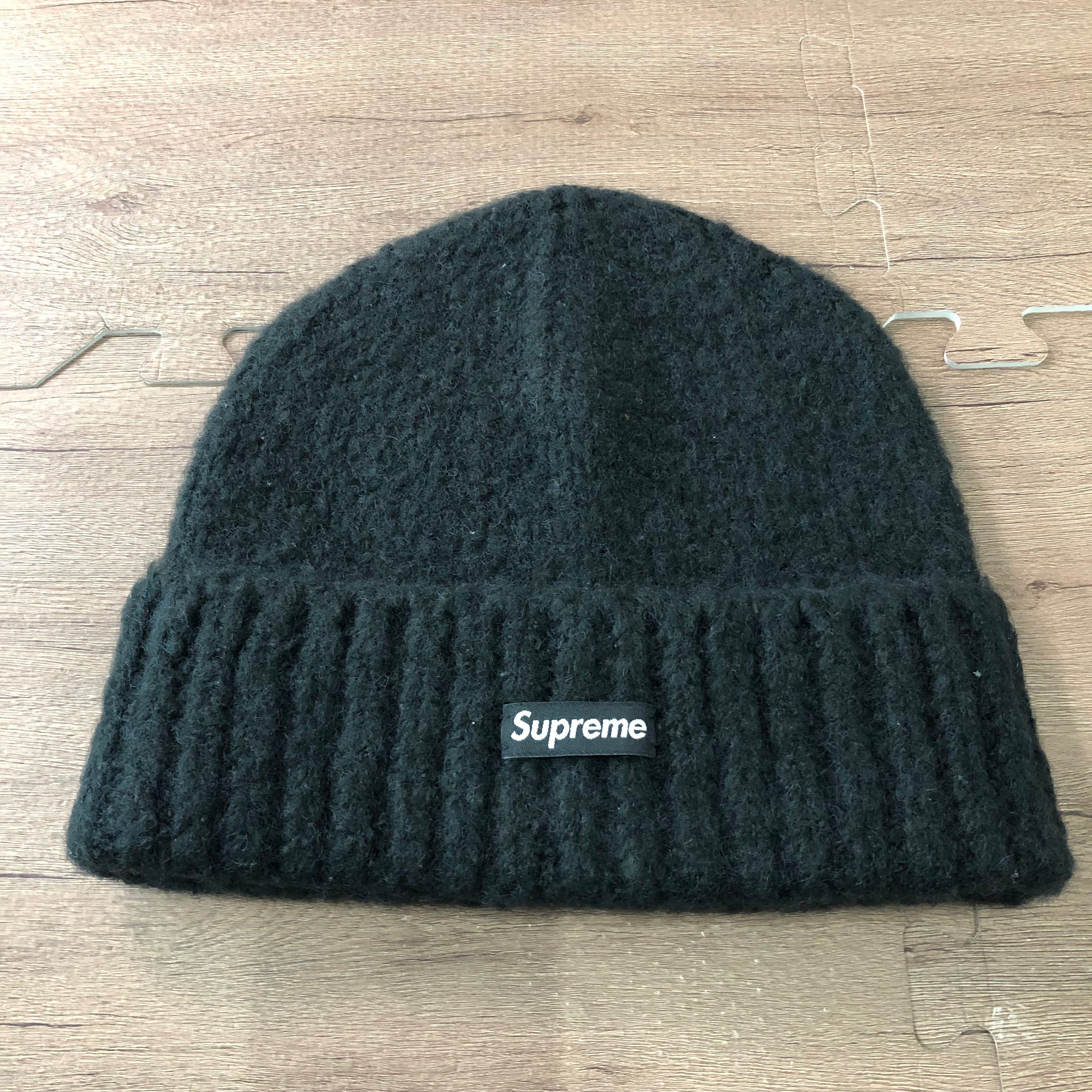 Supreme Gradient Stripe Beanie "Solid Black"